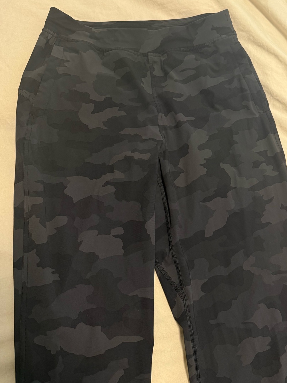 Lululemon Adapted state Camo Joggers - Picture 4 of 10